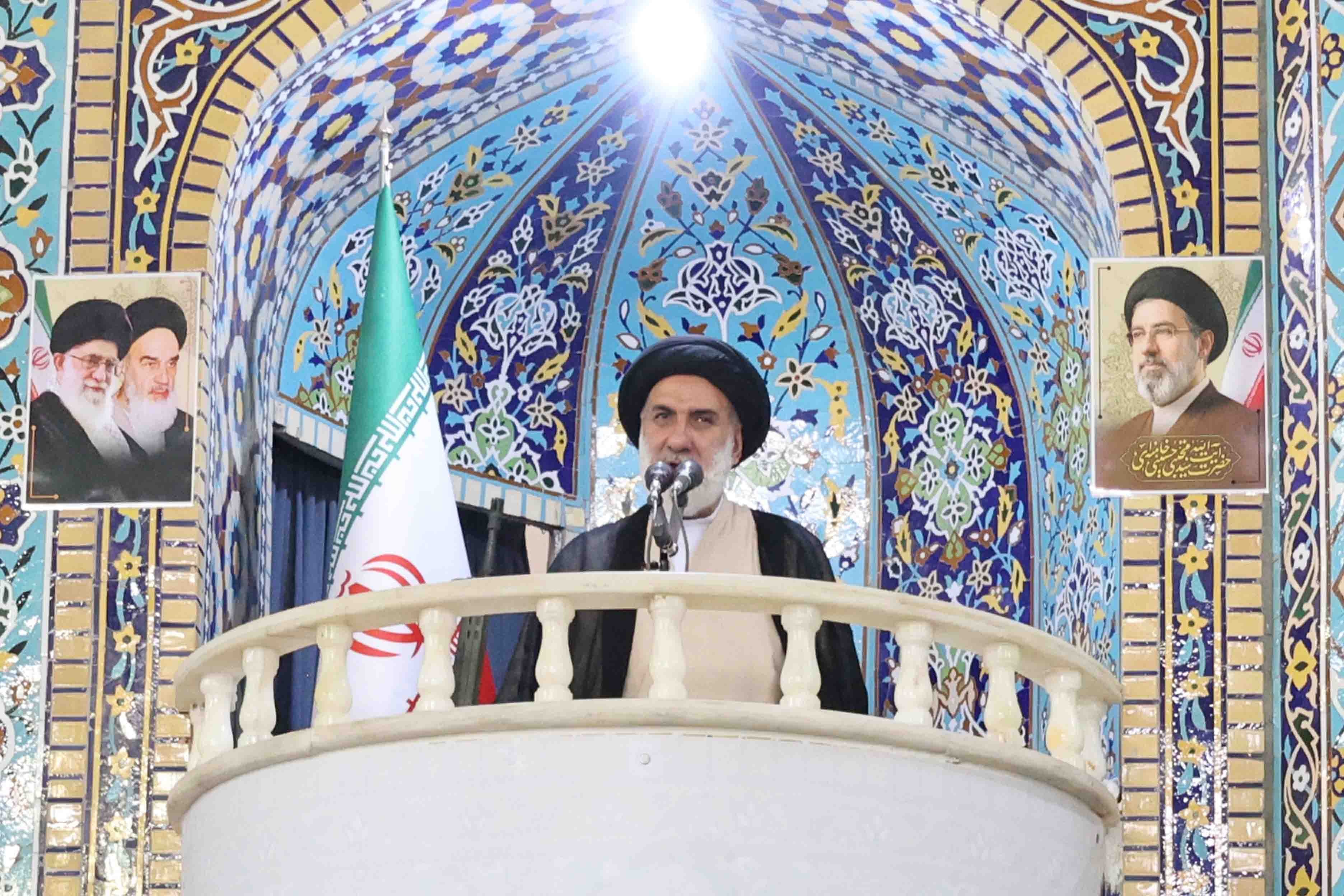 نماینده ولی فقیه در چهارمحال و بختیاری: ایران باید از عبور شناورها در تنگه‌های خود حق ترانزیت بگیرد
