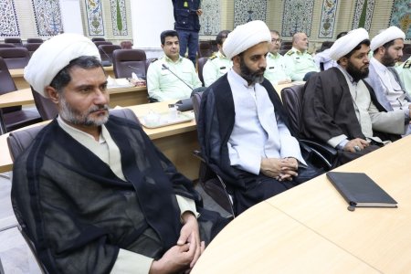 دیدار فرماندهان فراجا با نماینده ولی‌فقیه در استان — تصویر 28