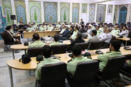 دیدار فرماندهان فراجا با نماینده ولی‌فقیه در استان — تصویر 6